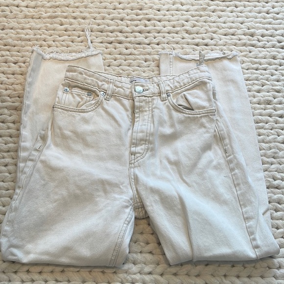 Zara Denim - ZARA CREAM FRAYED HIGH RISE JEANS SIZE 4